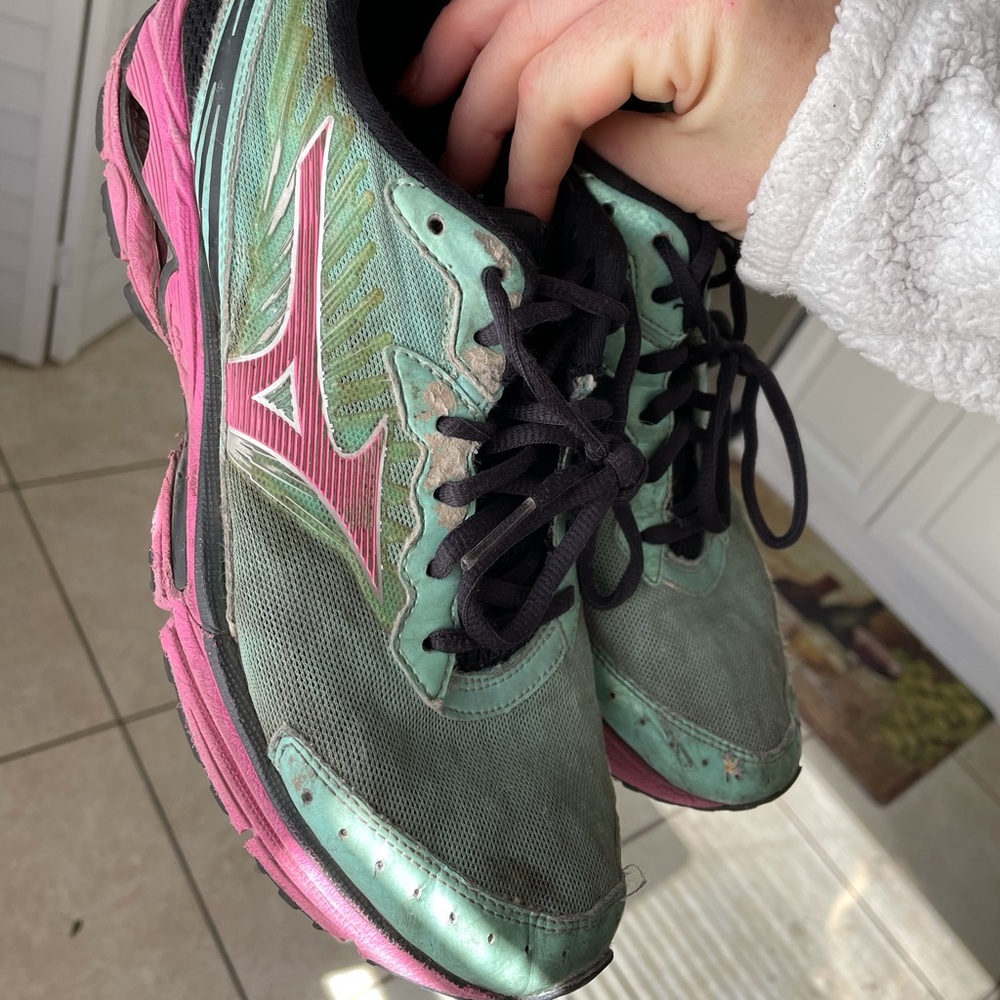 Mizuno wave sneakers